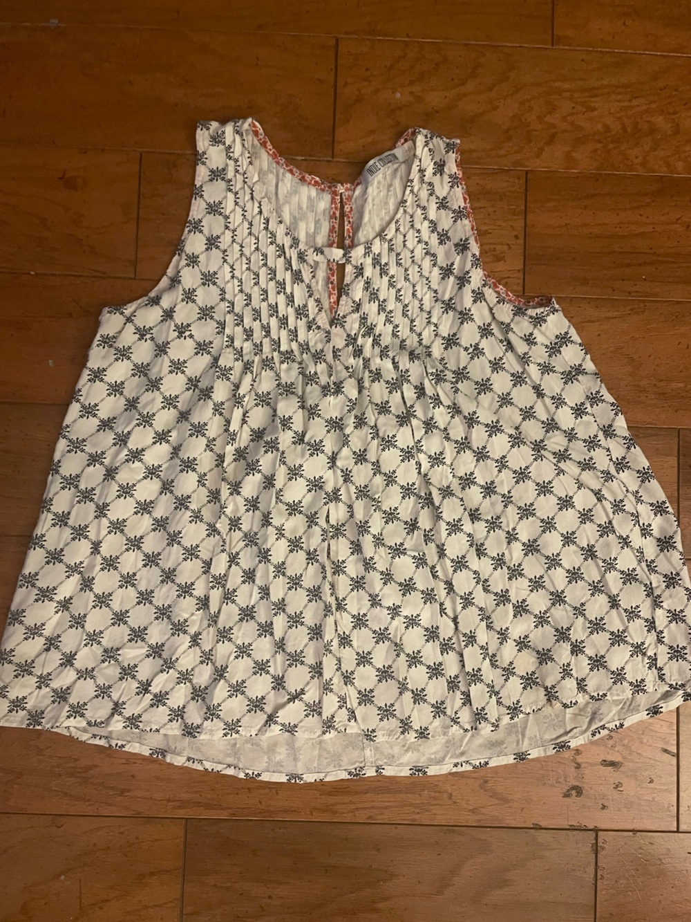 Indie Collection Women’s Flowy Tank, cream and black floral